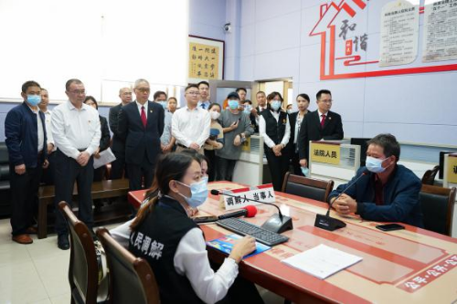 东联社区诉源治理工作室进行云调解及云司法确认。