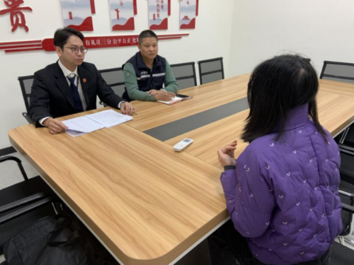 法官、调解员与被执行人代表释法明理